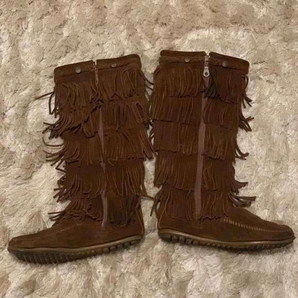 Minnetonka five Layer Fringe Suede Boots - Picture 2 of 7